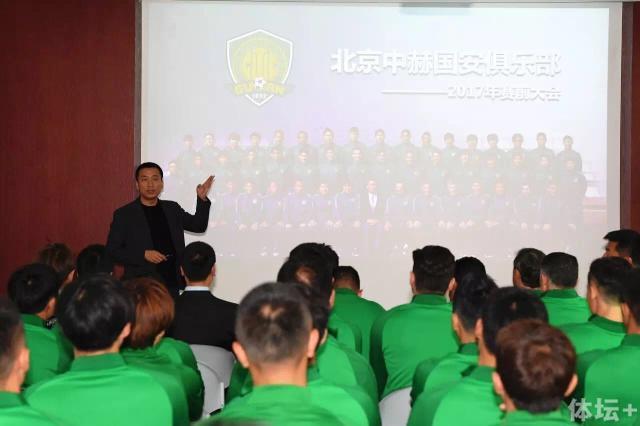 第17分钟，格拉纳达前插右侧任意球机会，特伦特头球攻门顶偏了。
